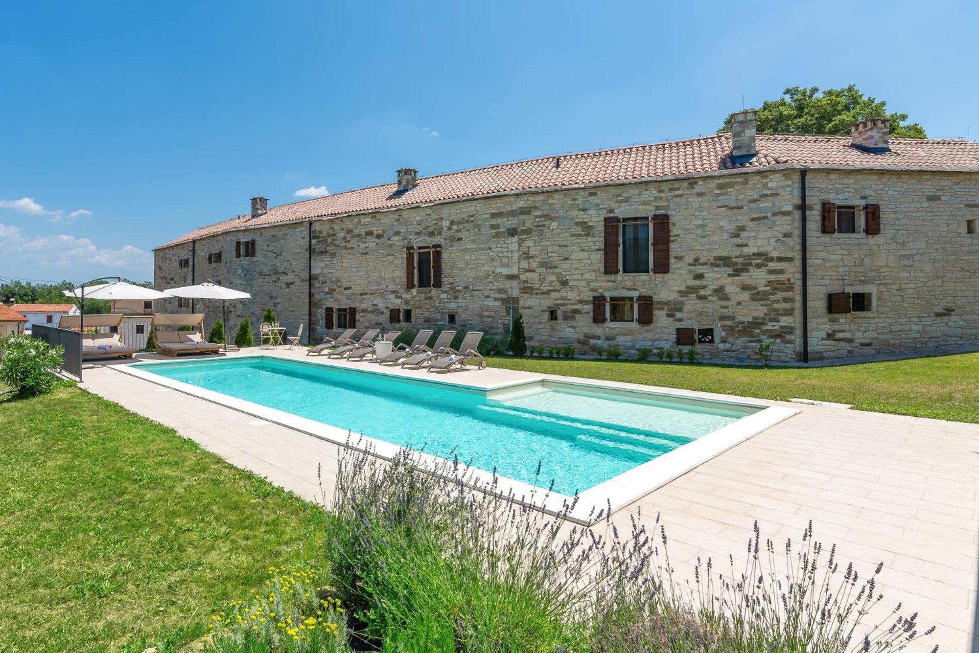 Villas Martincici With Large Pool Grožnjan Екстериор снимка