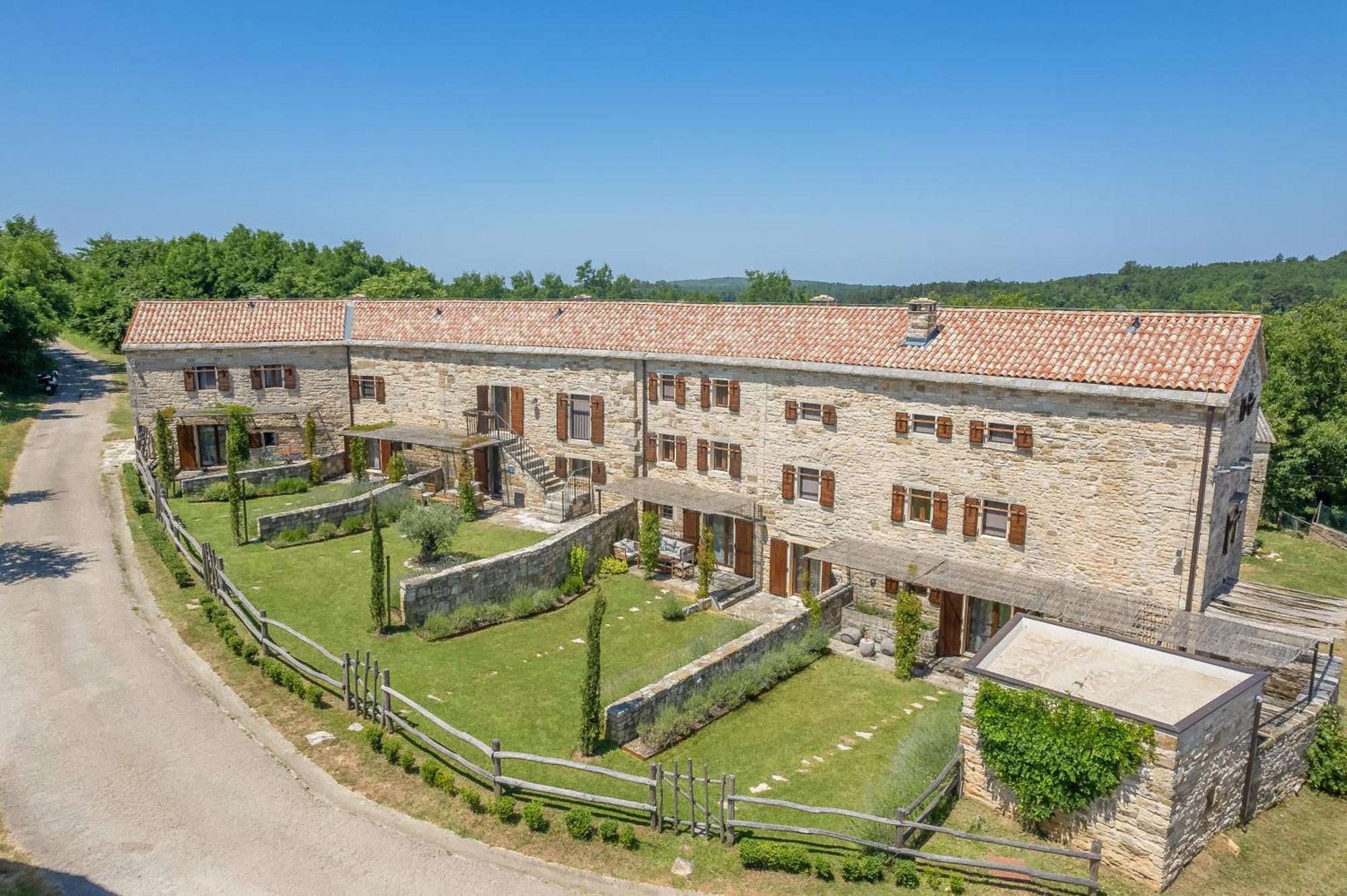 Villas Martincici With Large Pool Grožnjan Екстериор снимка