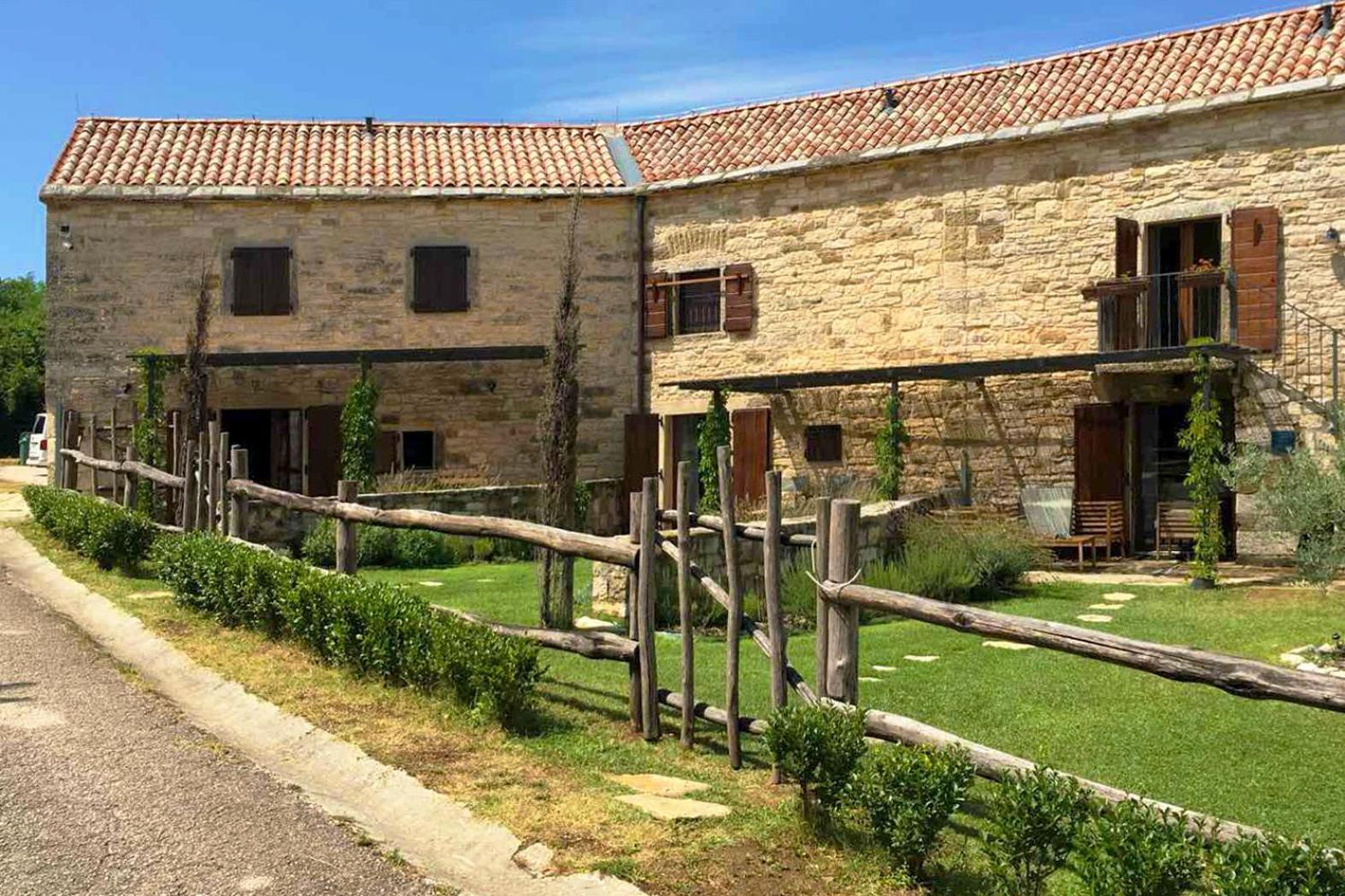 Villas Martincici With Large Pool Grožnjan Екстериор снимка
