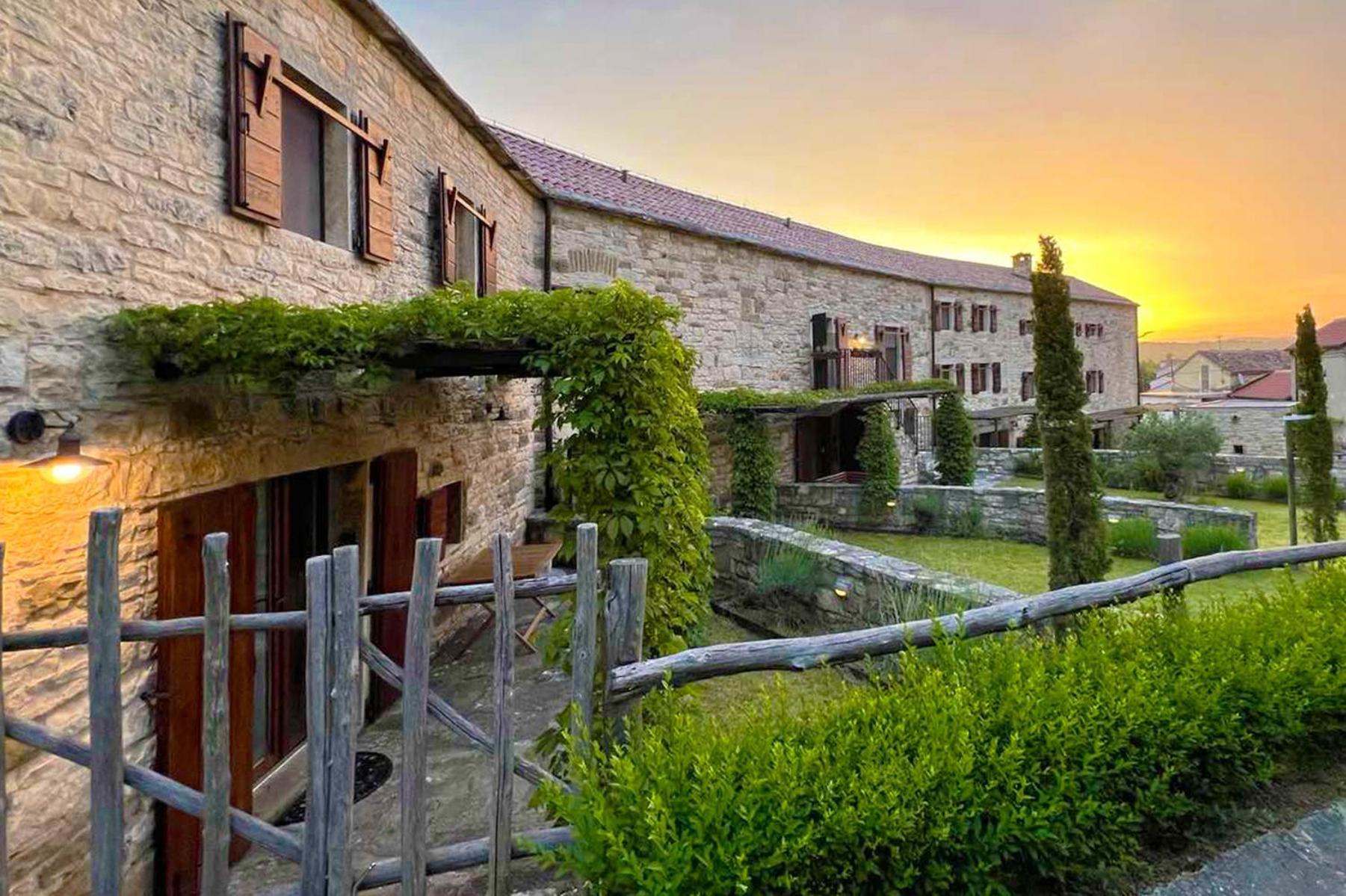 Villas Martincici With Large Pool Grožnjan Екстериор снимка