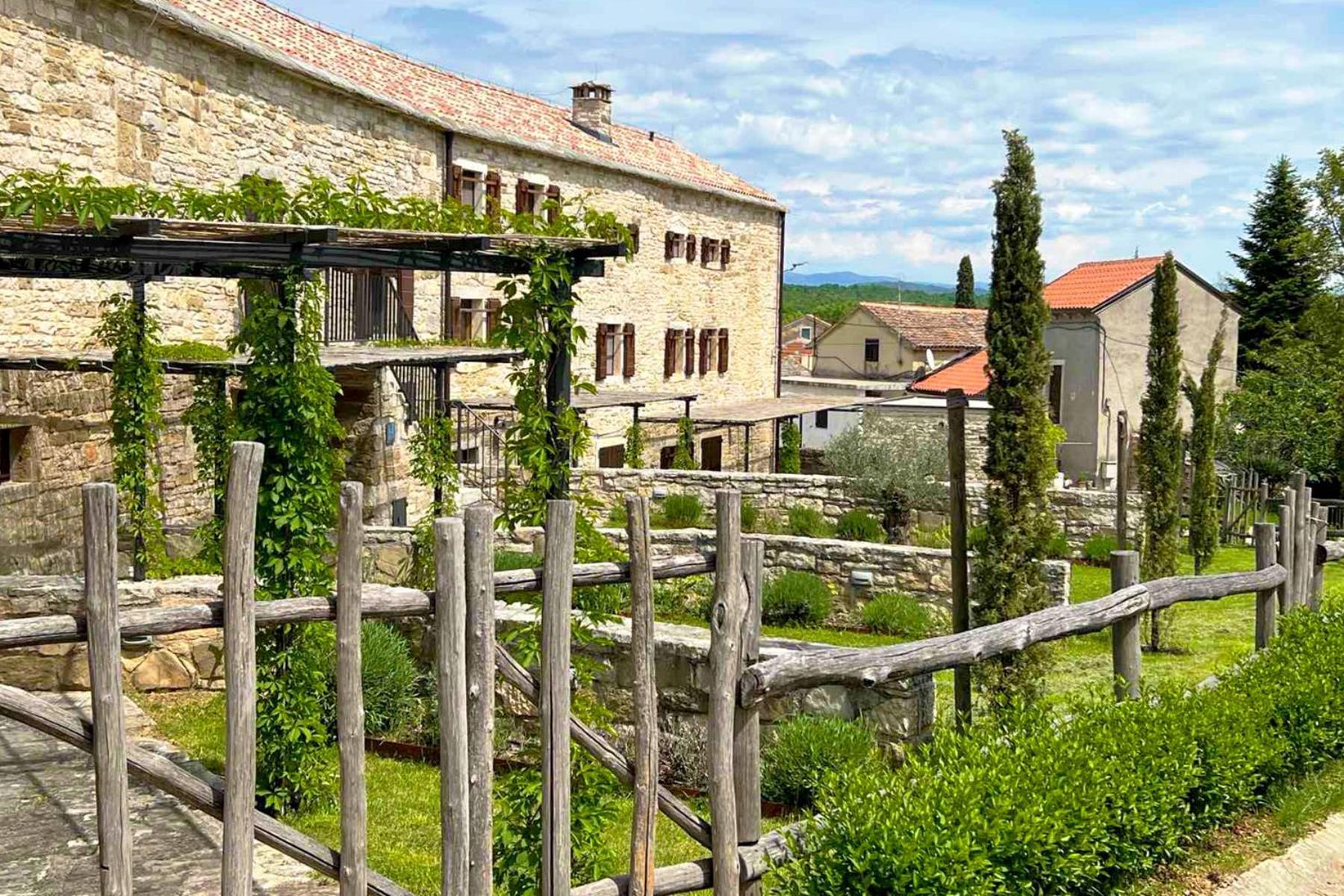 Villas Martincici With Large Pool Grožnjan Екстериор снимка